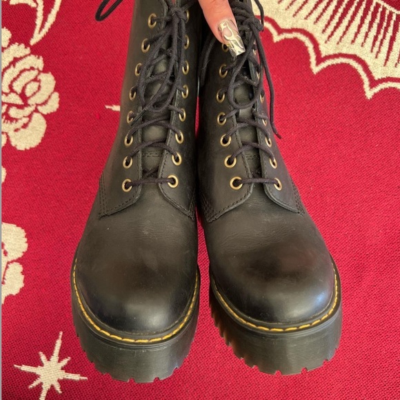 DR. MARTEN LEATHER LACE UP BOOTS - Picture 2 of 4
